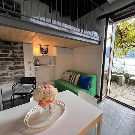 아파트 The Little House On The Shores Of In