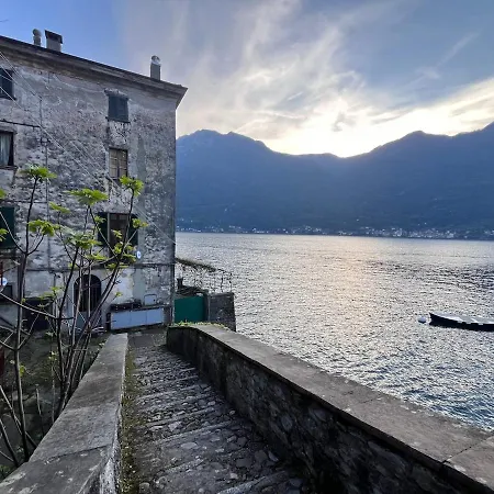 The Little House On The Shores Of In Apartmán Nesso