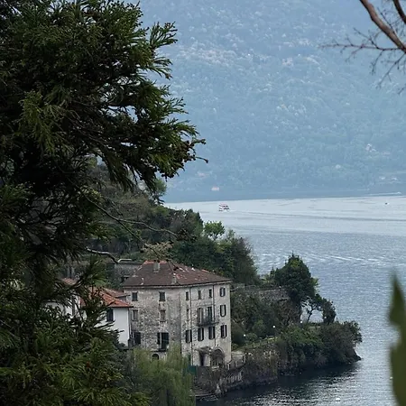 아파트 The Little House On The Shores Of In